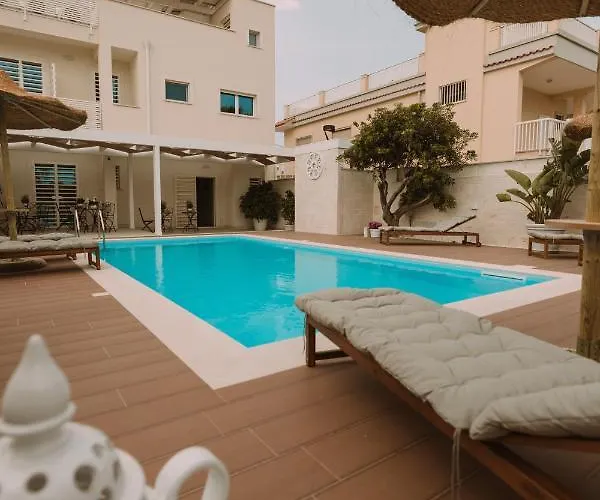 Dimora Nesea Bed & Breakfast Cozze photo