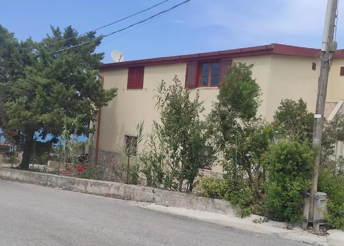 Villa Matassa 4 Appartamenti Vista Mare In San Menaio photo