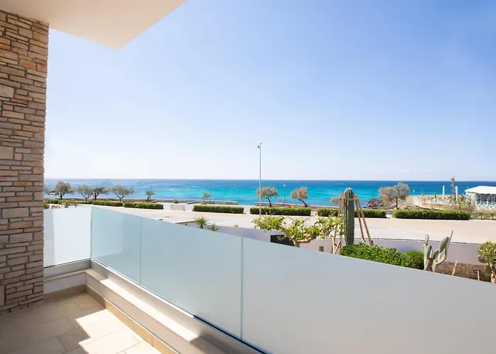 Villa Eleonora Con Piscina Fronte Mare Capilungoの写真